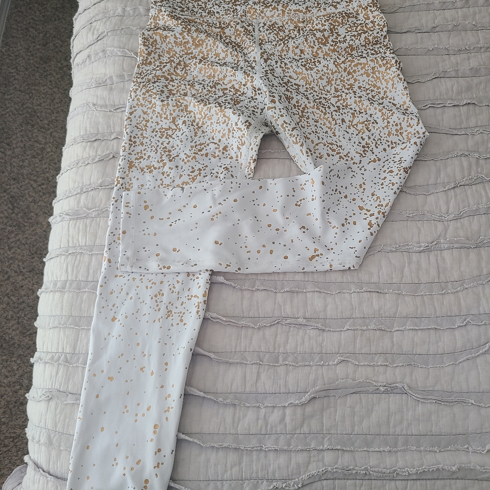Zyia White Stay Gold Leggings